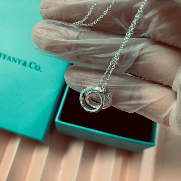 Tiffany & Co. Interlocking Circles Pendant Sterling Silver Necklace - Picture 9 of 9